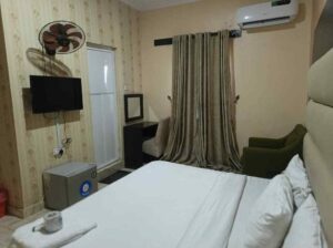 Room 2 (18)
